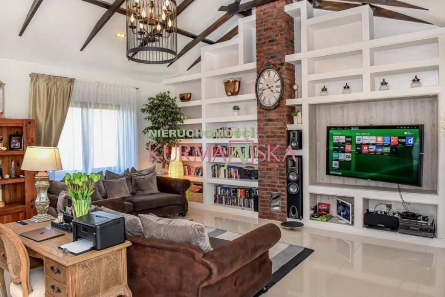 Reprezentacyjny dom w cichej i spokojnej okolicy