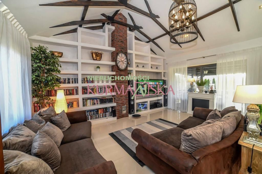 Reprezentacyjny dom w cichej i spokojnej okolicy