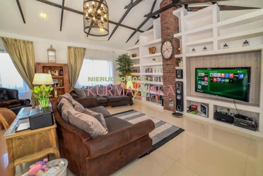 Reprezentacyjny dom w cichej i spokojnej okolicy