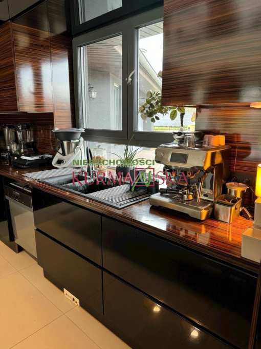 Reprezentacyjny dom w cichej i spokojnej okolicy