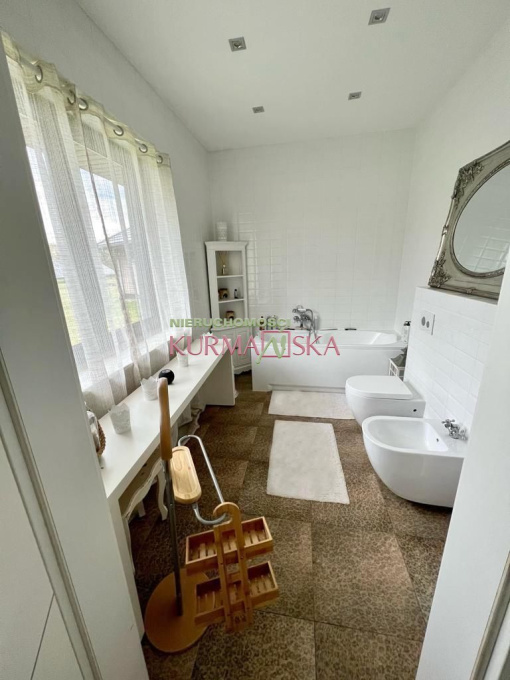 Reprezentacyjny dom w cichej i spokojnej okolicy