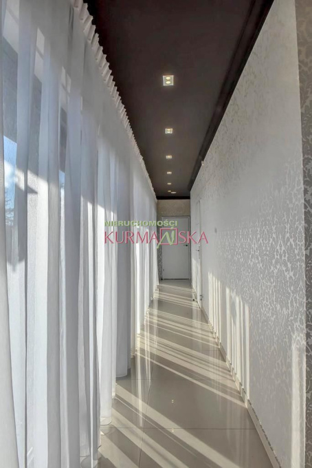 Reprezentacyjny dom w cichej i spokojnej okolicy