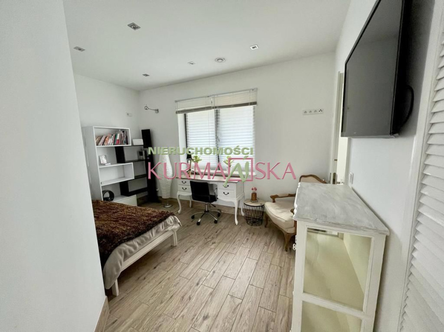 Reprezentacyjny dom w cichej i spokojnej okolicy