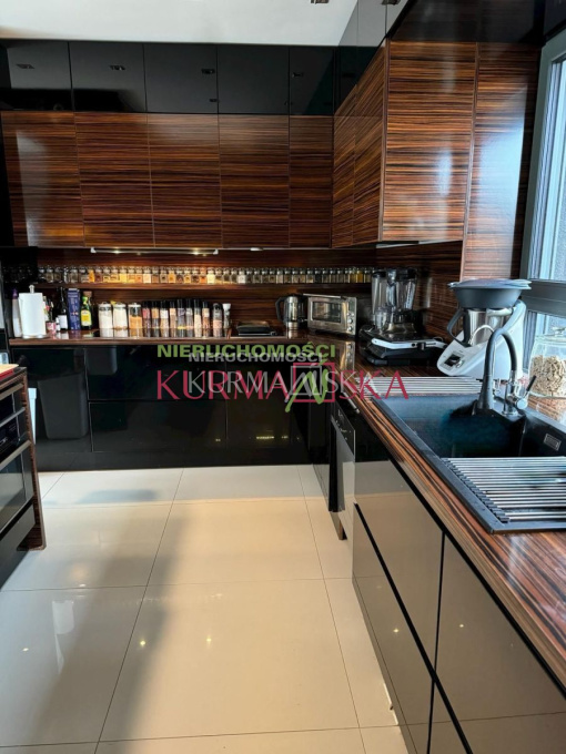 Reprezentacyjny dom w cichej i spokojnej okolicy