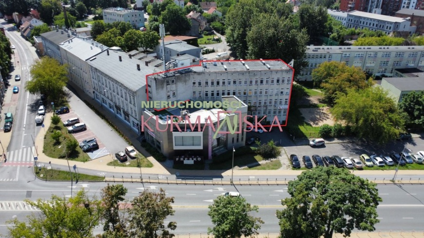 Piętro w budynku biurowym w centrum