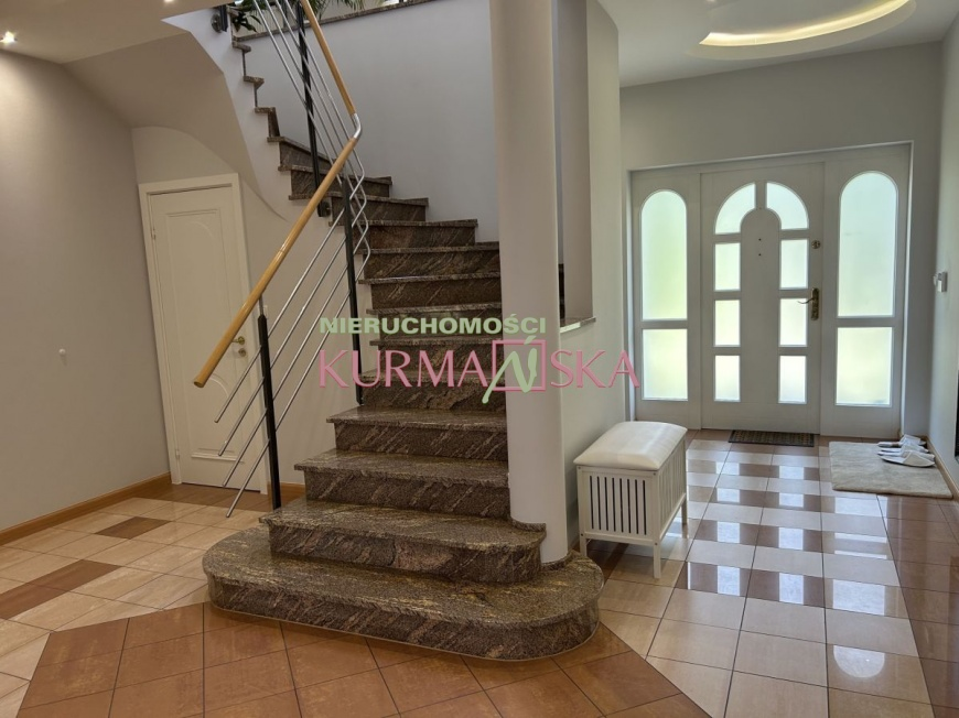 Reprezentacyjny dom Kamieni Szlachetnych.