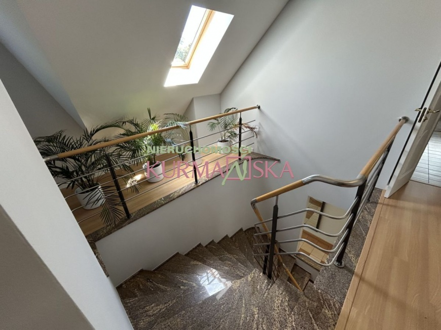 Reprezentacyjny dom Kamieni Szlachetnych.