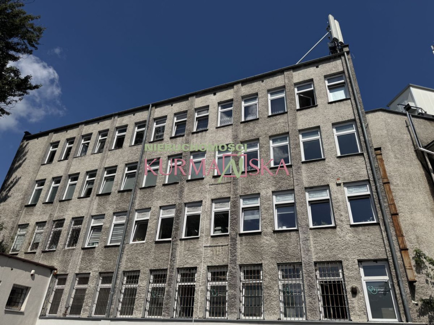 Piętro w budynku biurowym w centrum