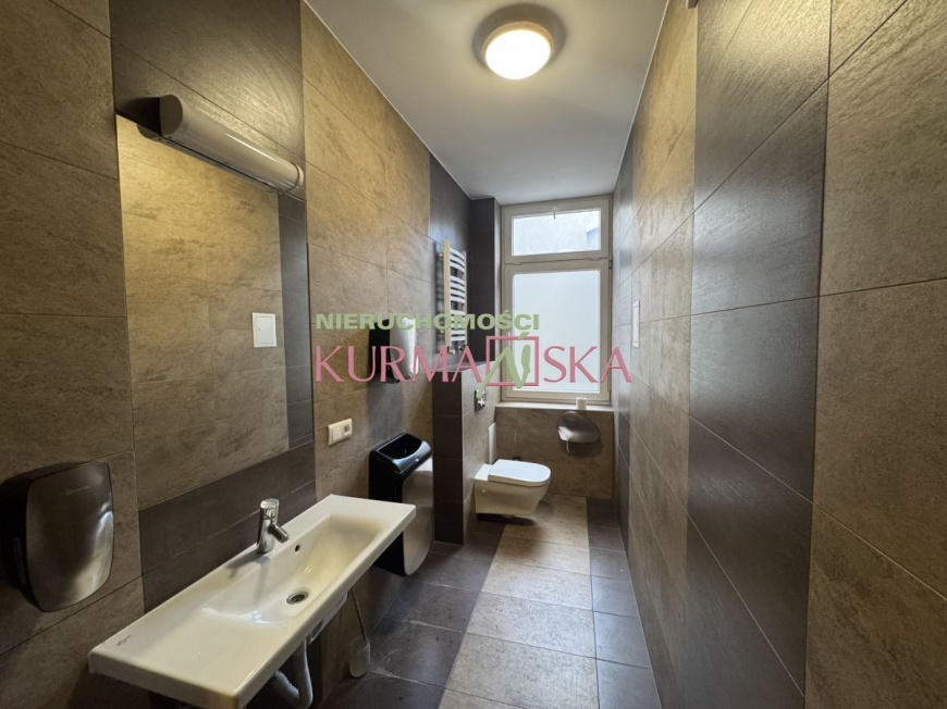 Piętro w budynku biurowym w centrum