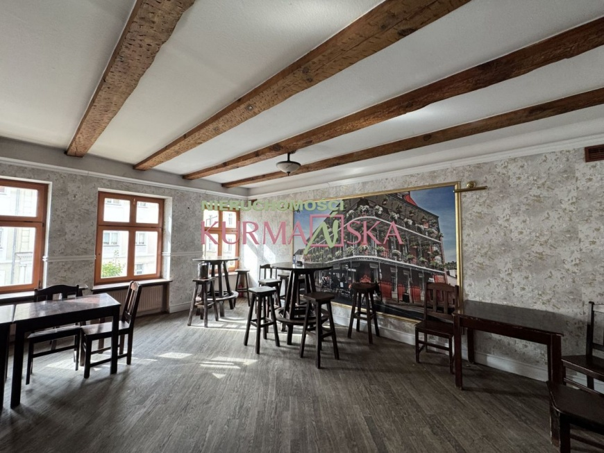 Budynek - restauracja w centrum