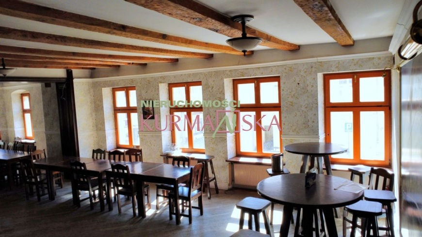 Budynek - restauracja w centrum