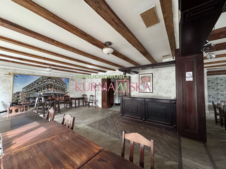 Budynek - restauracja w centrum