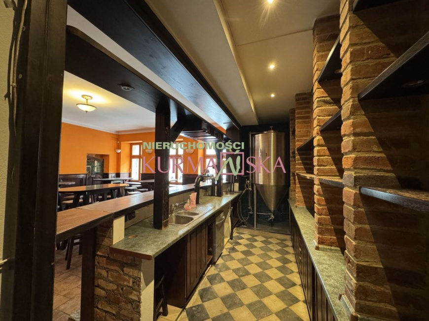 Budynek - restauracja w centrum
