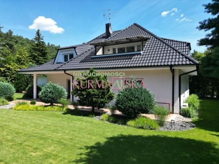 Reprezentacyjny dom Kamieni Szlachetnych.