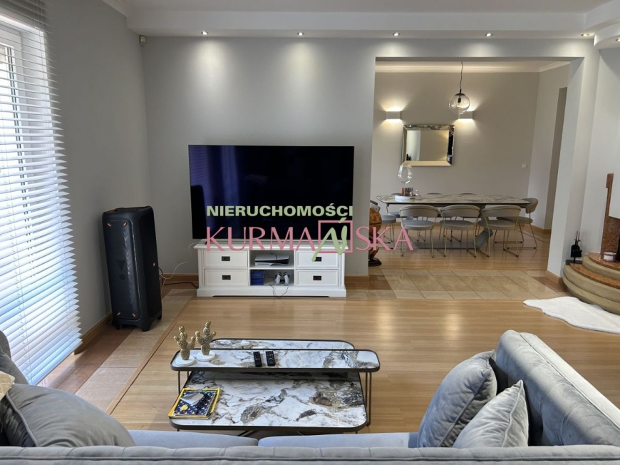 Reprezentacyjny dom Kamieni Szlachetnych.