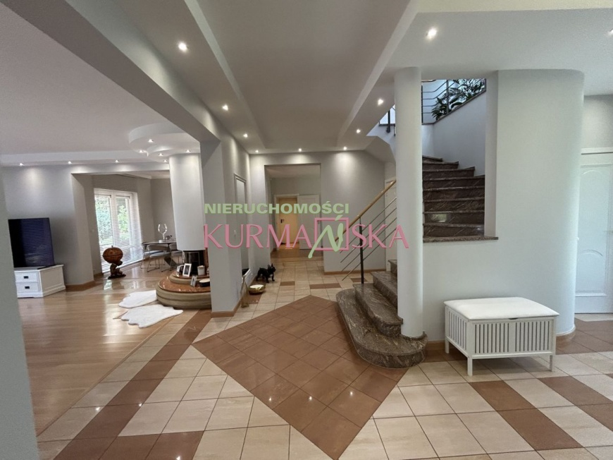 Reprezentacyjny dom Kamieni Szlachetnych.