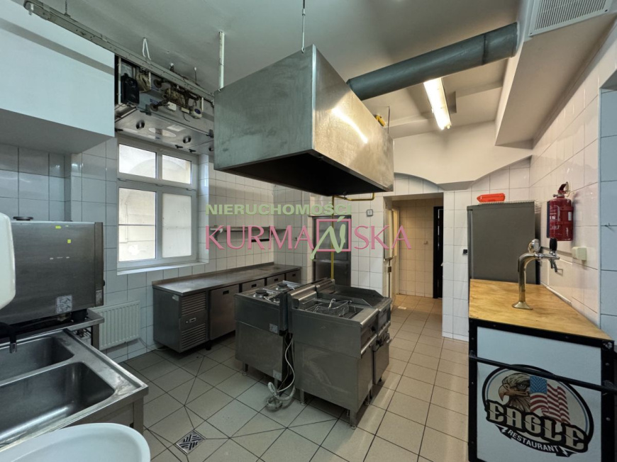 Budynek - restauracja w centrum