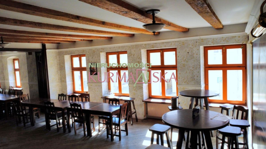 Budynek - restauracja w centrum