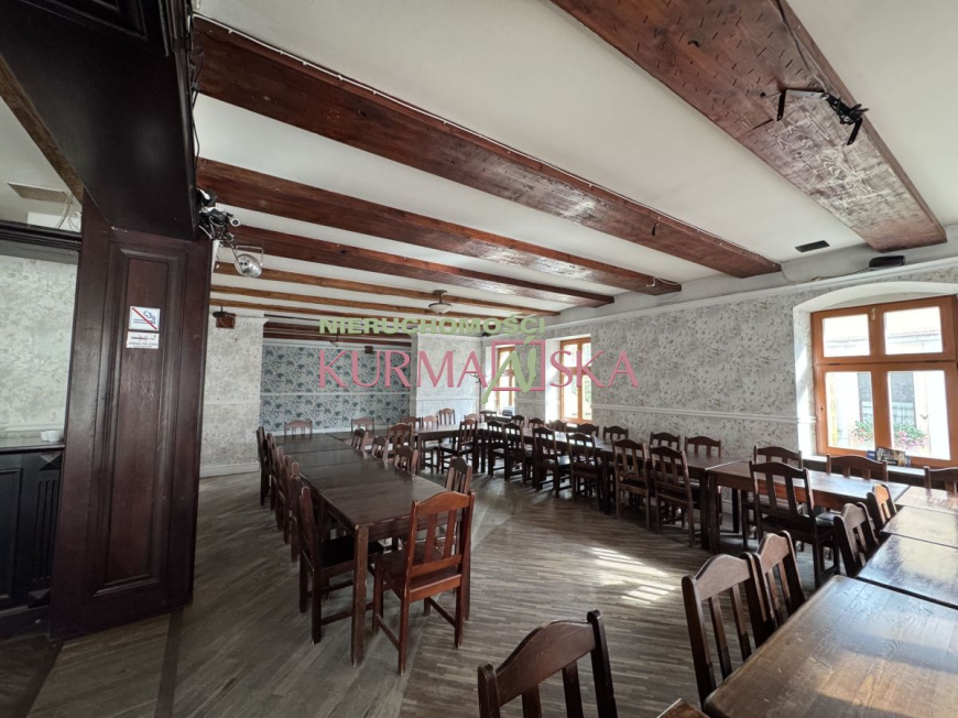 Budynek - restauracja w centrum