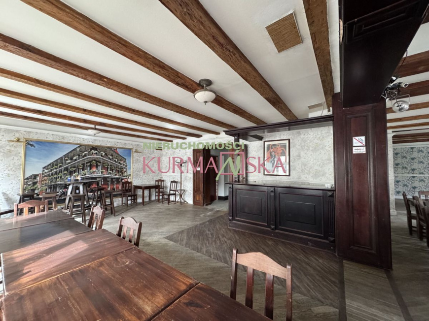 Budynek - restauracja w centrum