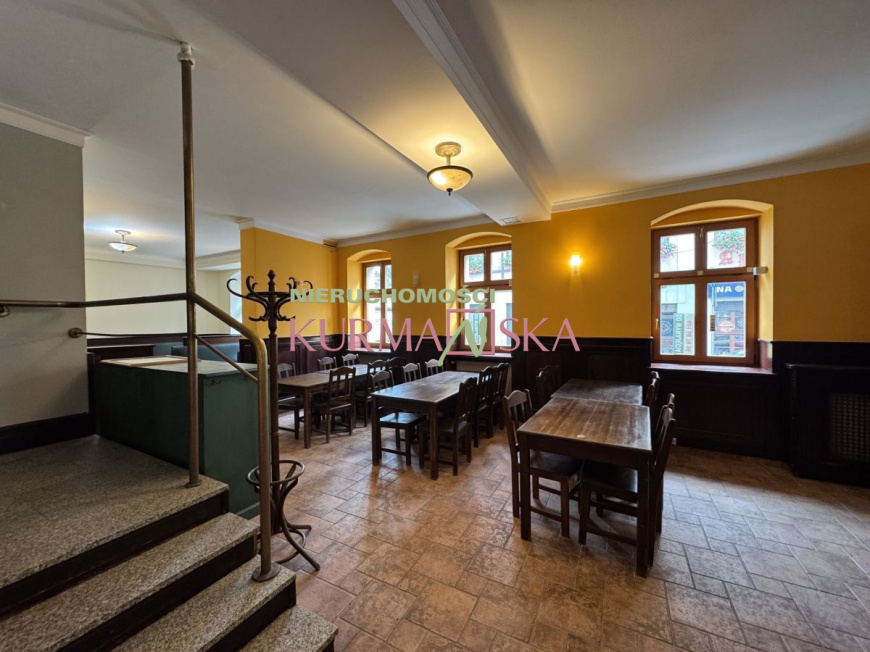 Budynek - restauracja w centrum