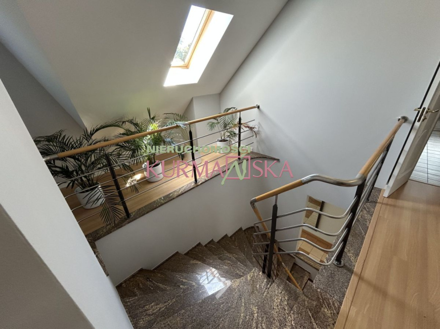 Reprezentacyjny dom Kamieni Szlachetnych.