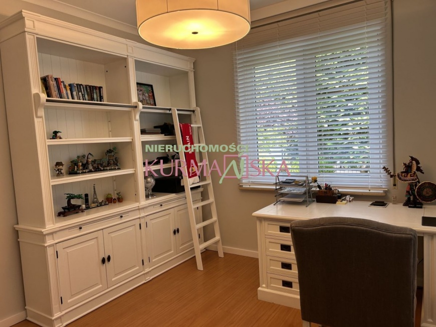 Reprezentacyjny dom Kamieni Szlachetnych.