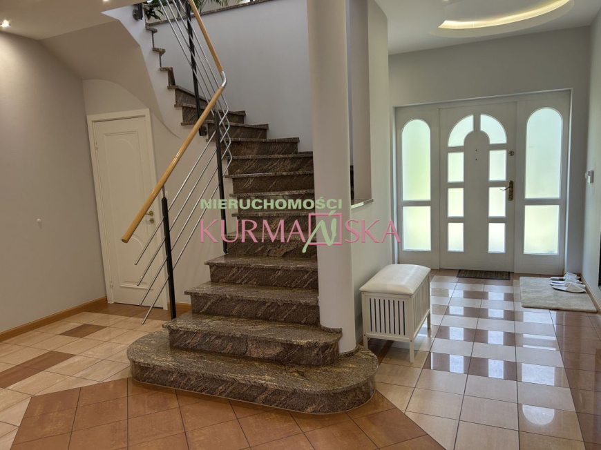 Reprezentacyjny dom Kamieni Szlachetnych.