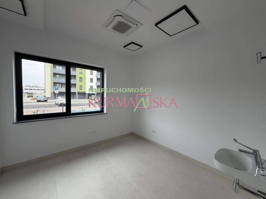 Budynek usługowy w Nowej Soli